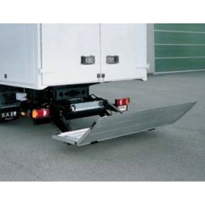 Гидроборт Bar серии Falt, модель BC 1500 F2 грузоподъемностью 1500 кг для среднего и тяжелого класса транспортных средств.